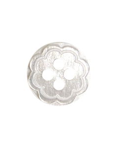 P35 Fancy Flower 18L White 4 Hole Button